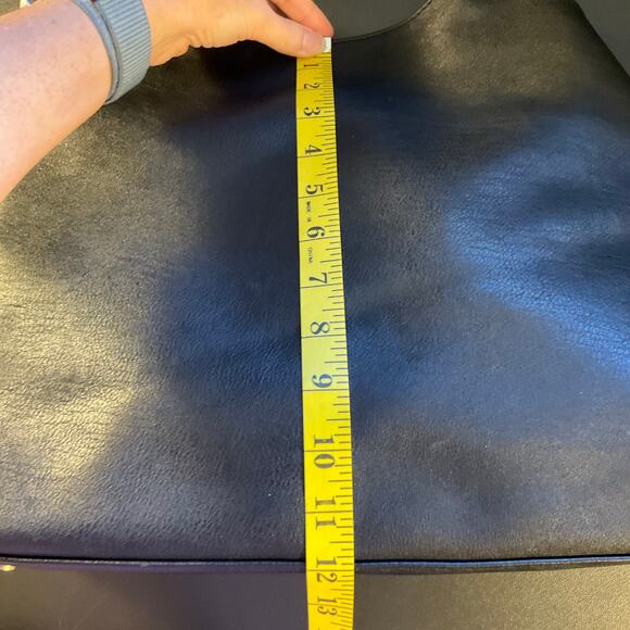 Antik Kraft Large Black Faux Leather Hobo Tote Bag with Wrapped Shoulder Straps - Picture 9 of 12